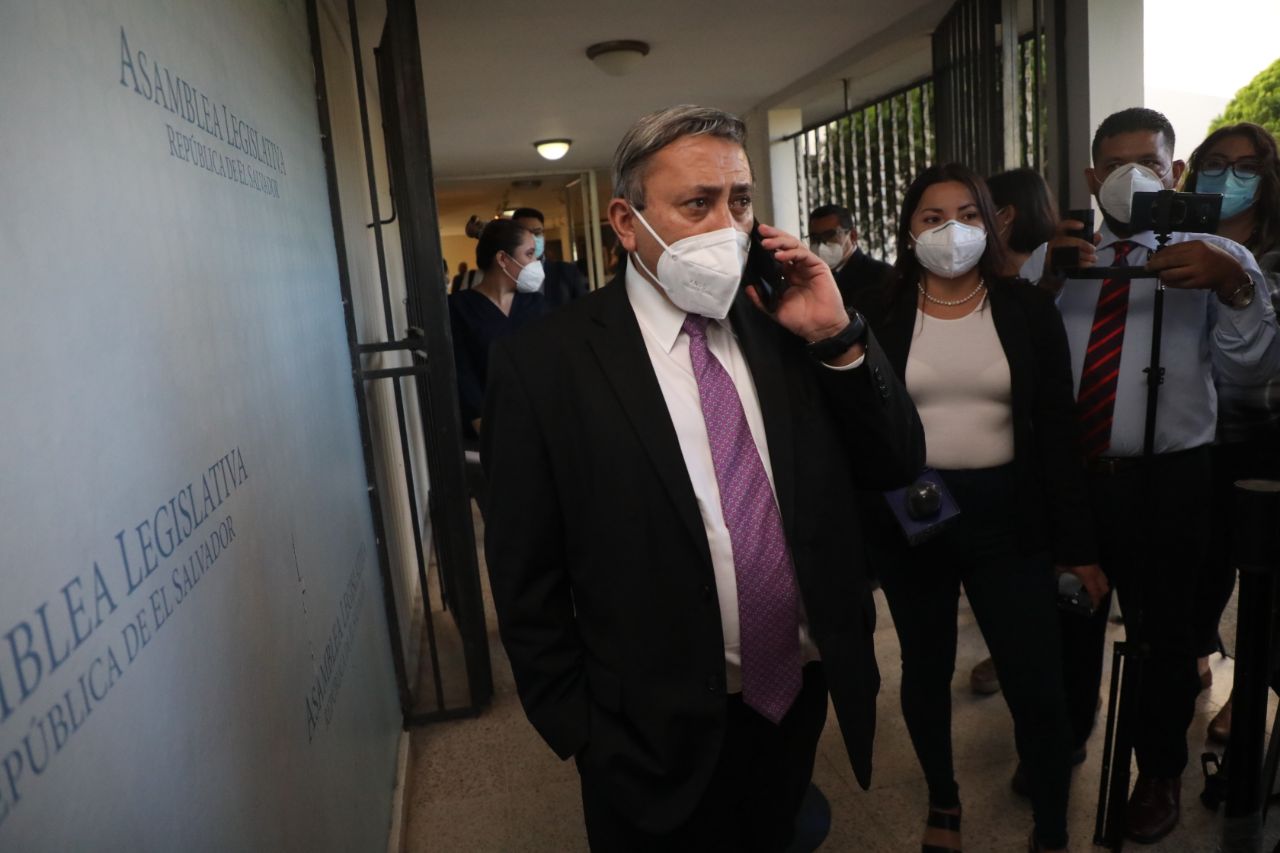 Magistrados intentan ocultar caso de Carlos Reyes, investigado por enriquecimiento ilícito, para no afectarlo en campaña magistrados-intentan-ocultar-caso-de-carlos-reyes-investigado-por-enriquecimiento-ilicito-para-no-afectarlo-en-campana